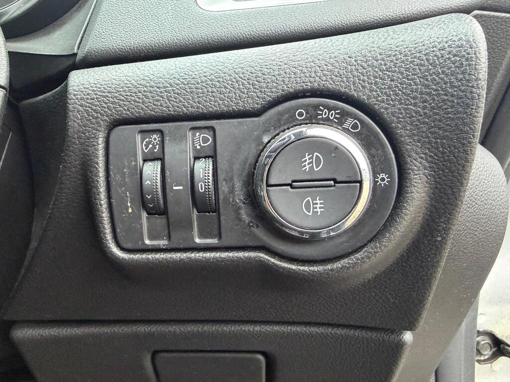 2014 Vauxhall Astra thumbnail 20