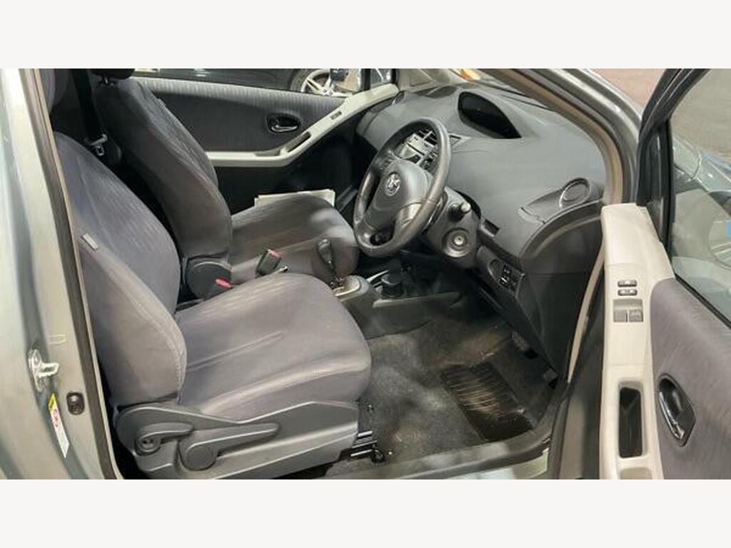 2009 Toyota Yaris thumbnail 10