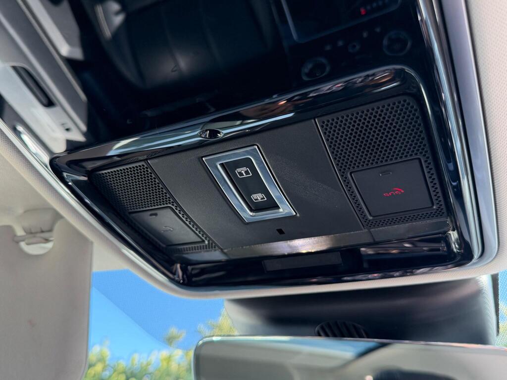 2018 Land Rover Range Rover Velar thumbnail 34