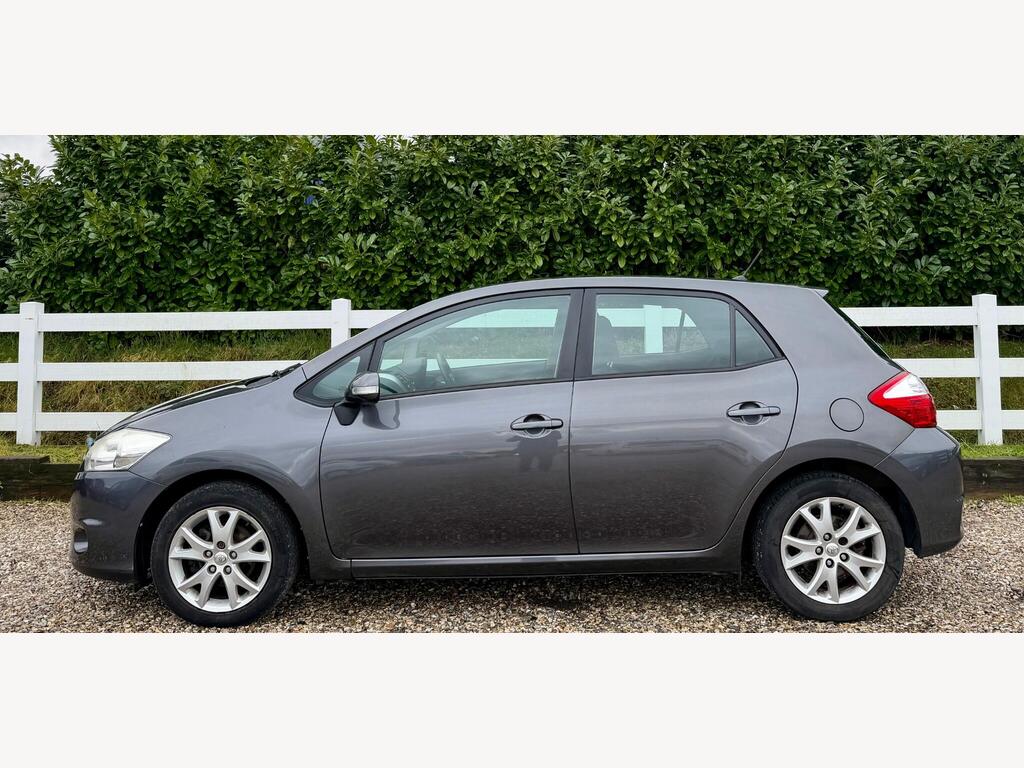 2012 Toyota Auris thumbnail 9