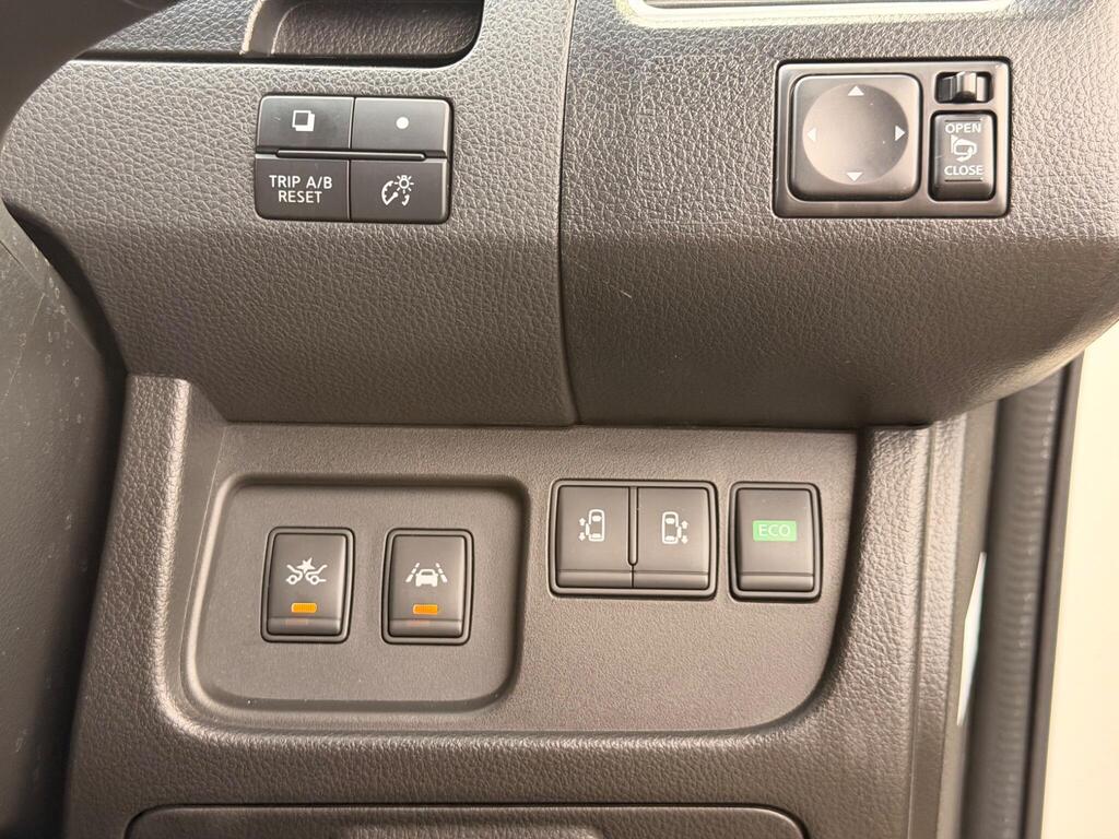 2014 Nissan Serena thumbnail 38