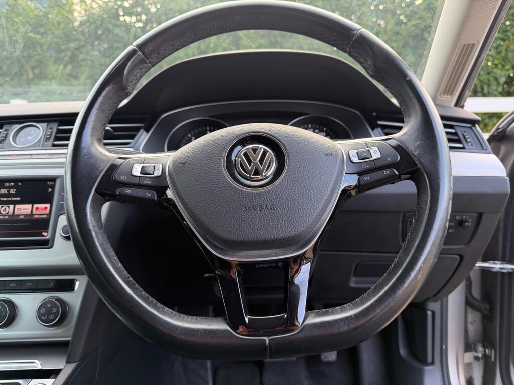 2016 Volkswagen Passat thumbnail 29