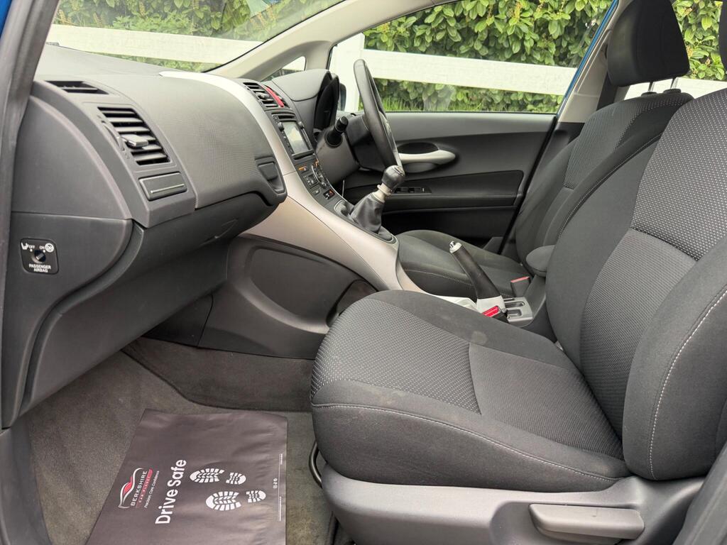 2012 Toyota Auris thumbnail 33