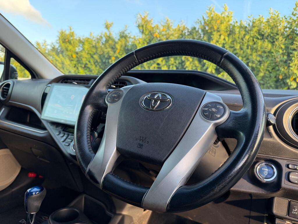 2013 Toyota Aqua thumbnail 30