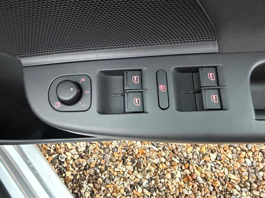 2008 Volkswagen Golf thumbnail 24