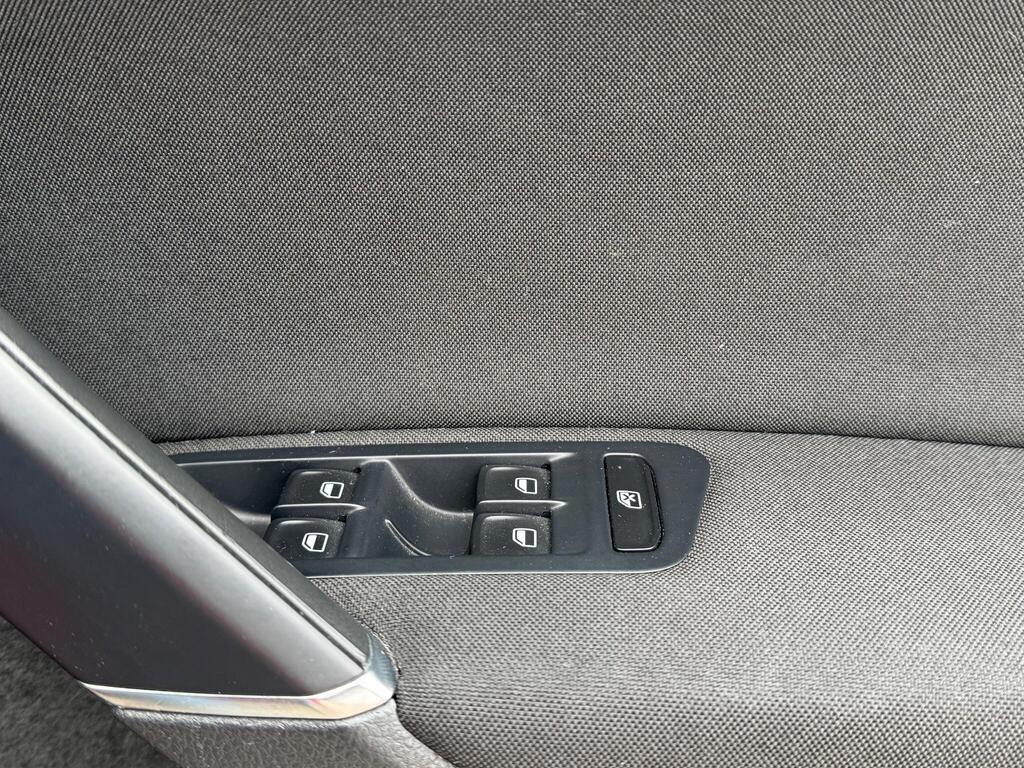 Volkswagen Golf 2.0 TDI BlueMotion Tech SE DSG Euro 5 (s/s) 5dr thumbnail 30