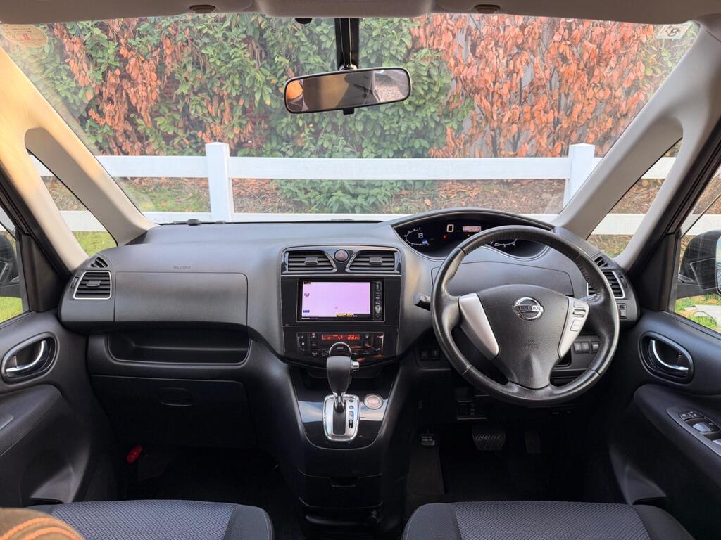 2013 Nissan Serena thumbnail 2