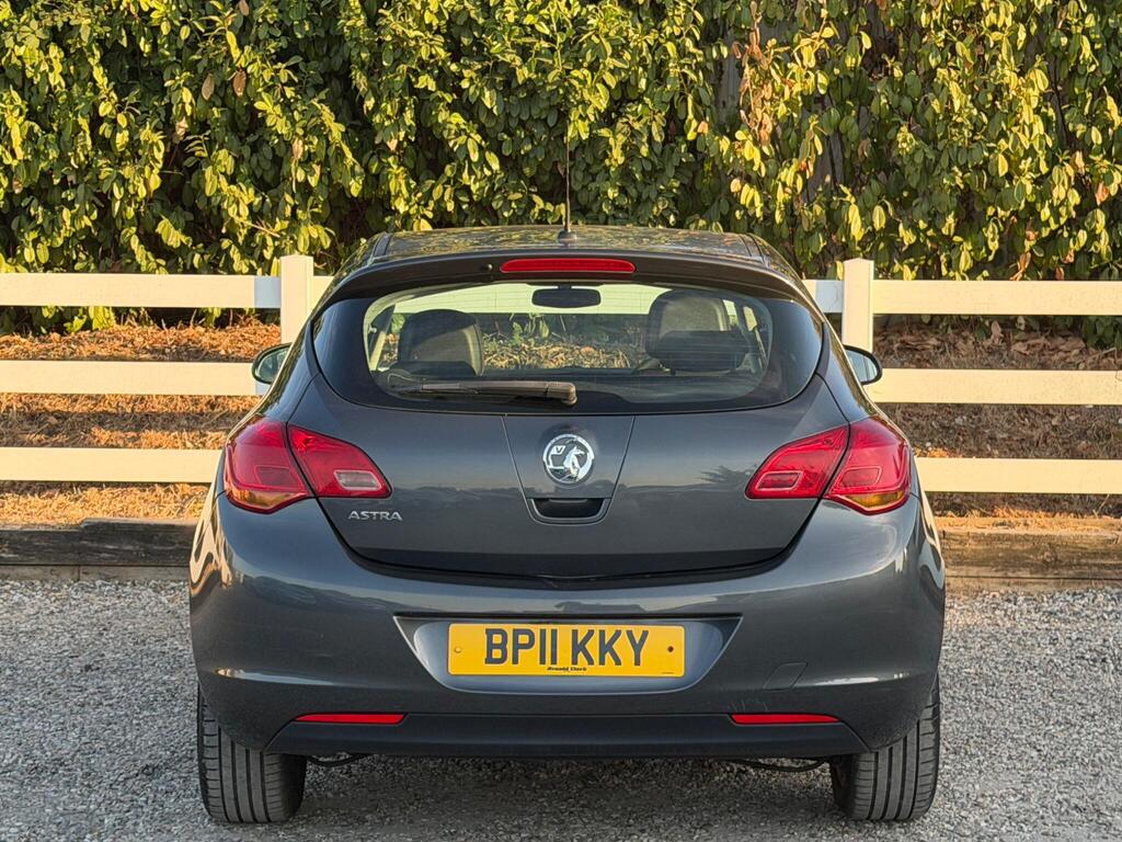 2011 Vauxhall Astra thumbnail 11
