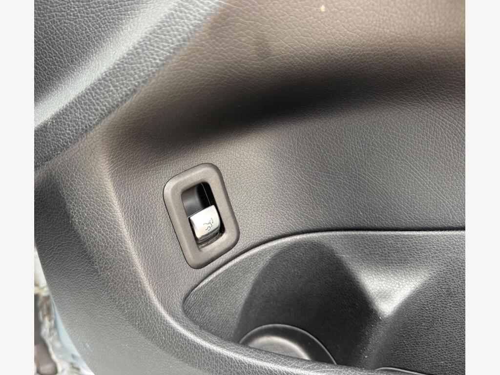 Mercedes-Benz C Class 2.1 C220d AMG Line (Premium) 7G-Tronic+ Euro 6 (s/s) 4dr thumbnail 37