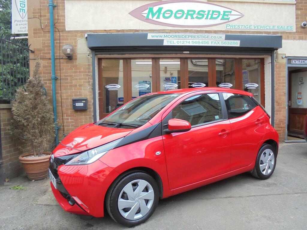 Toyota AYGO Hatchback 1.0 VVT-i x-play x-shift Euro 5 5dr Euro 5