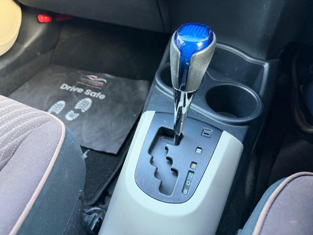 2013 Toyota Aqua thumbnail 15
