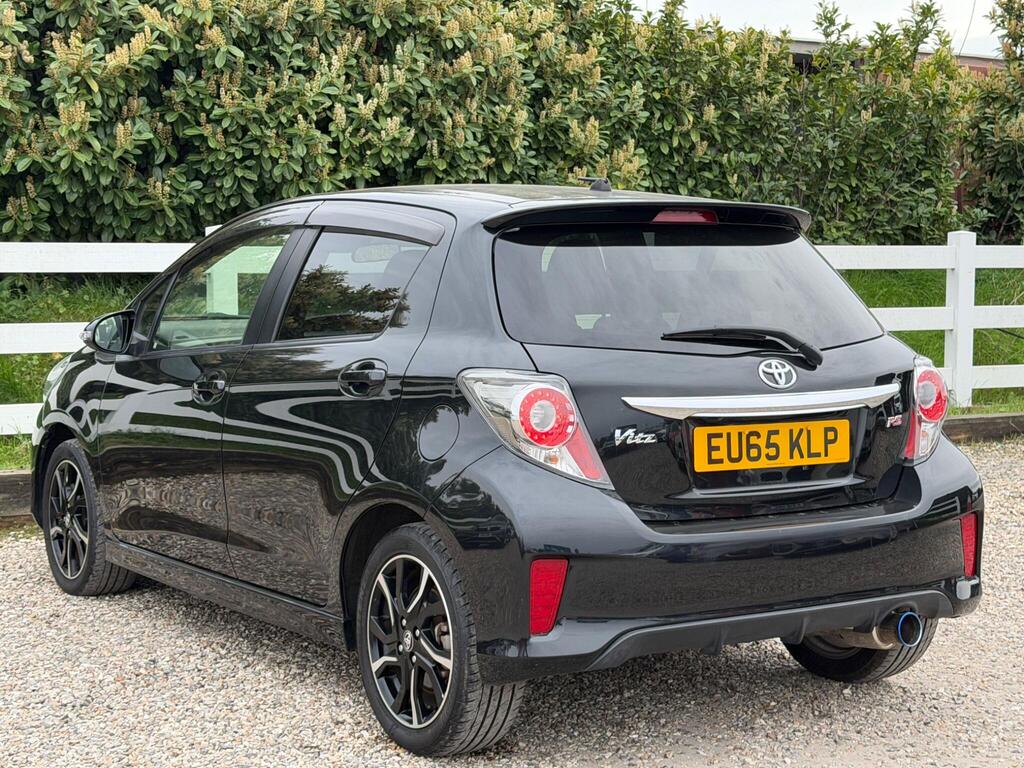 2016 Toyota Yaris thumbnail 9