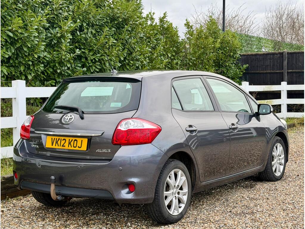 2012 Toyota Auris thumbnail 13