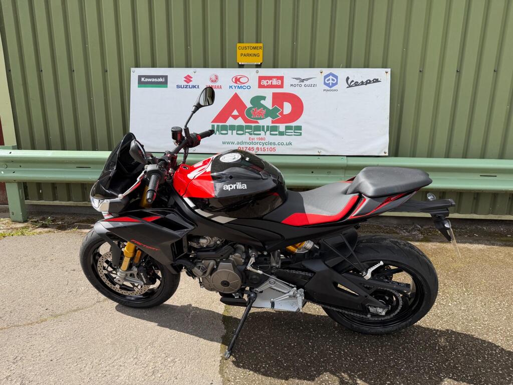 Aprilia Tuono 660