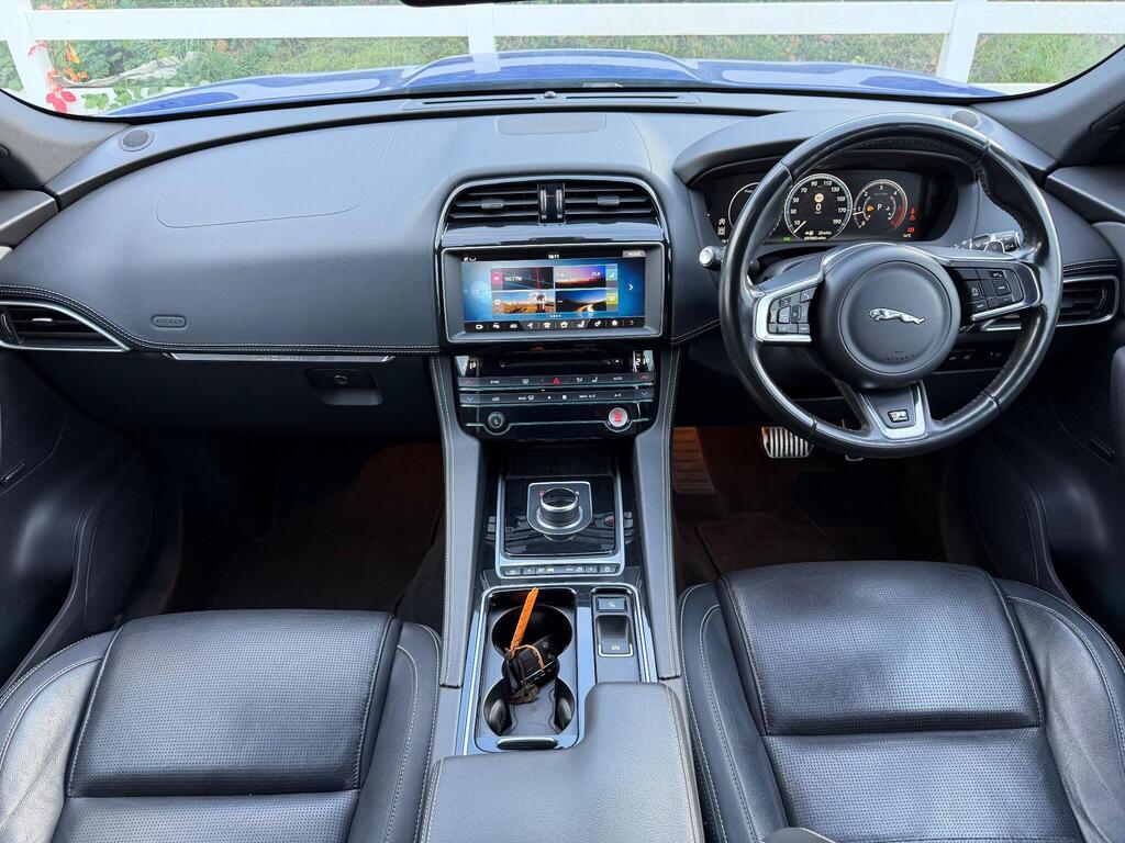 Jaguar F-PACE 2.0 D180 R-Sport Auto AWD Euro 6 (s/s) 5dr thumbnail 2