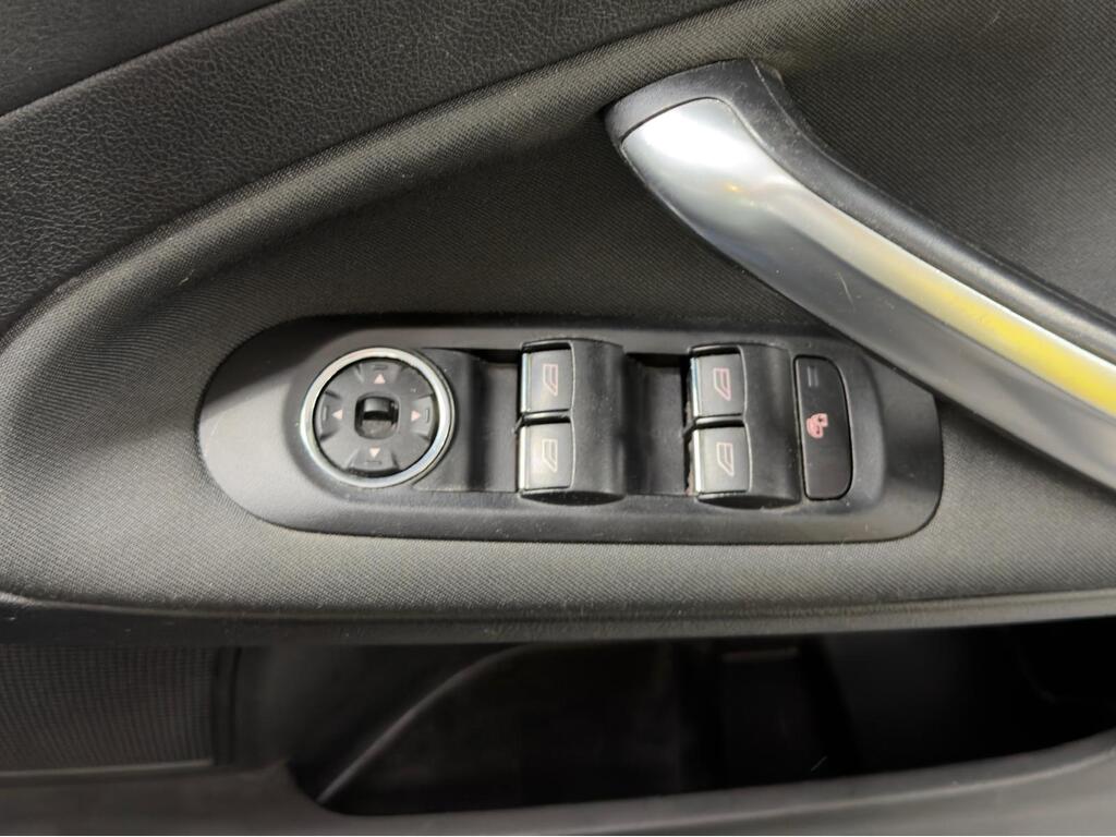 2012 Ford Mondeo thumbnail 23