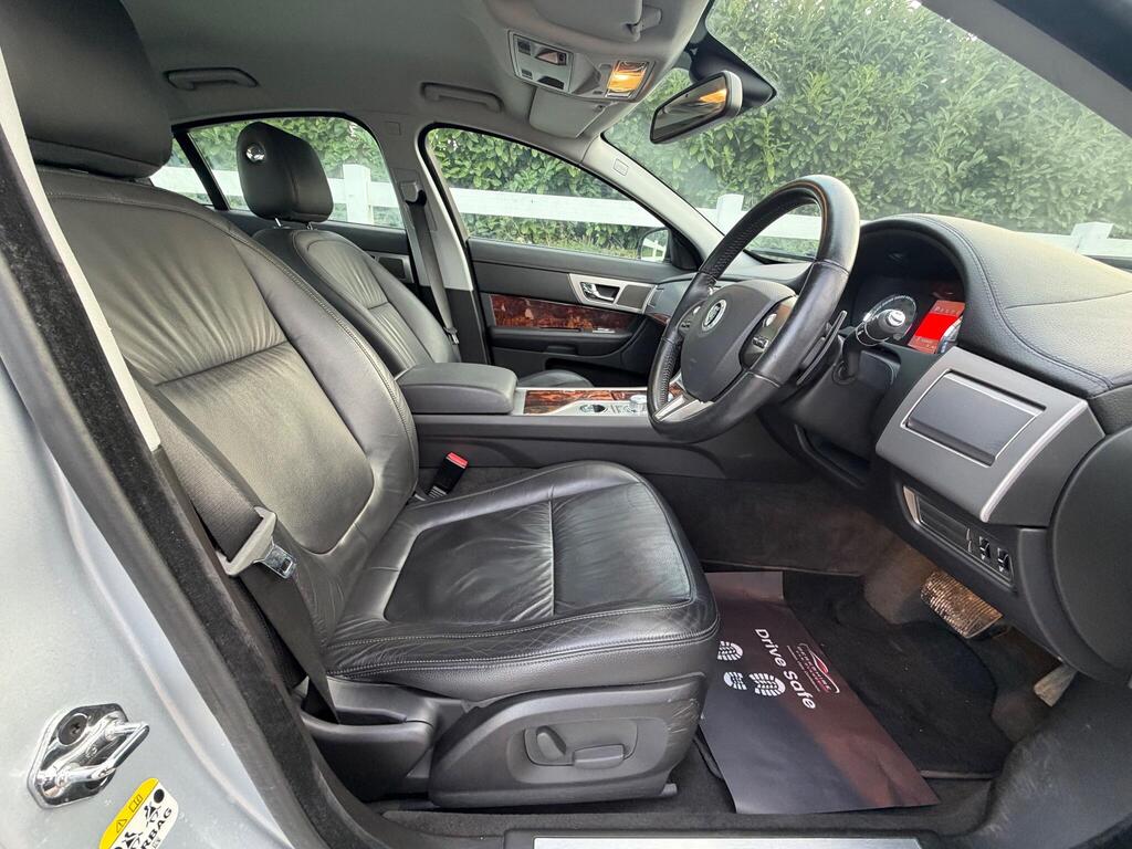 2010 Jaguar XF thumbnail 17