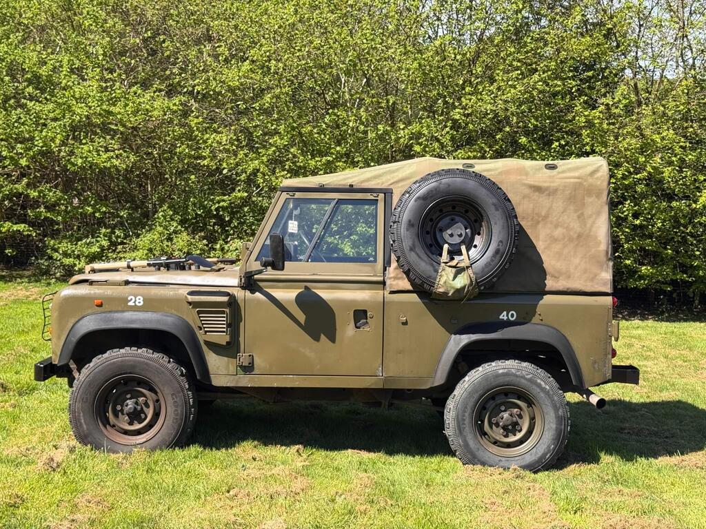 Land Rover Defender 90