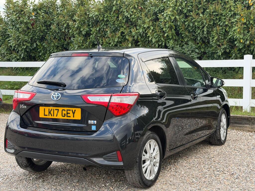 2017 Toyota Yaris thumbnail 13
