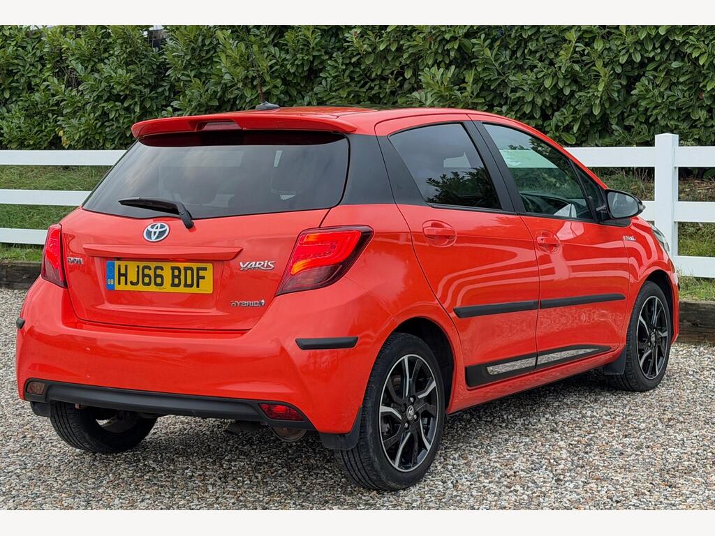 Toyota Yaris 1.5 VVT-h Orange Edition E-CVT Euro 6 5dr thumbnail 29