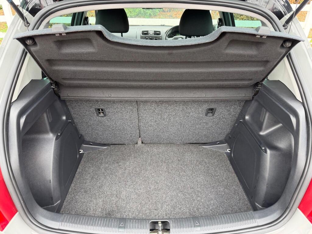 2013 Skoda Fabia thumbnail 32