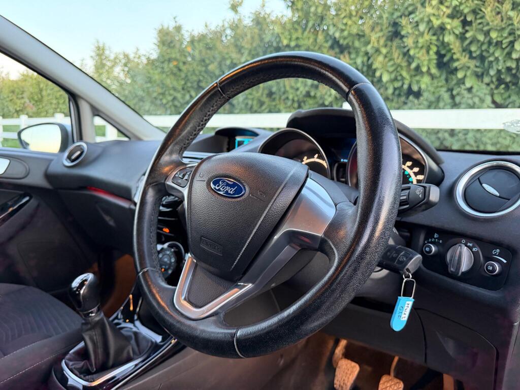 2013 Ford Fiesta thumbnail 17