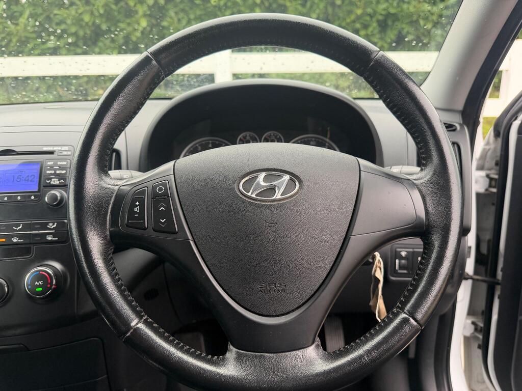 2011 Hyundai i30 thumbnail 24