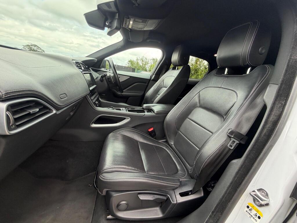 2017 Jaguar F-PACE thumbnail 40
