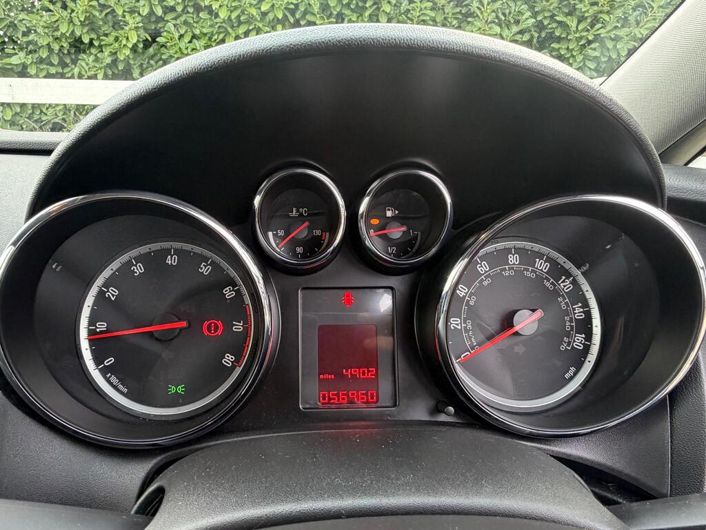 2015 Vauxhall Astra thumbnail 28