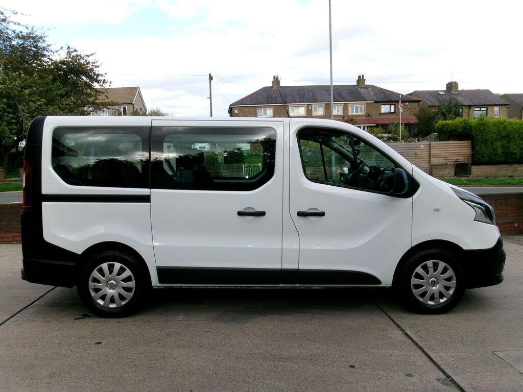 Renault Trafic Minibus 1.6 dCi ENERGY 27 Business SWB Euro 6 (s/s) 5dr (9 Seat)