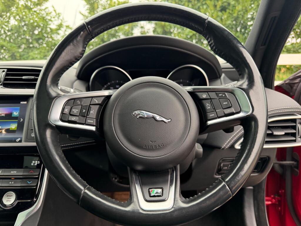 2015 Jaguar XE thumbnail 27