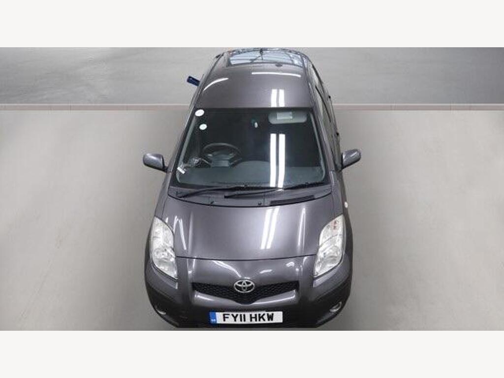 2011 Toyota Yaris thumbnail 2