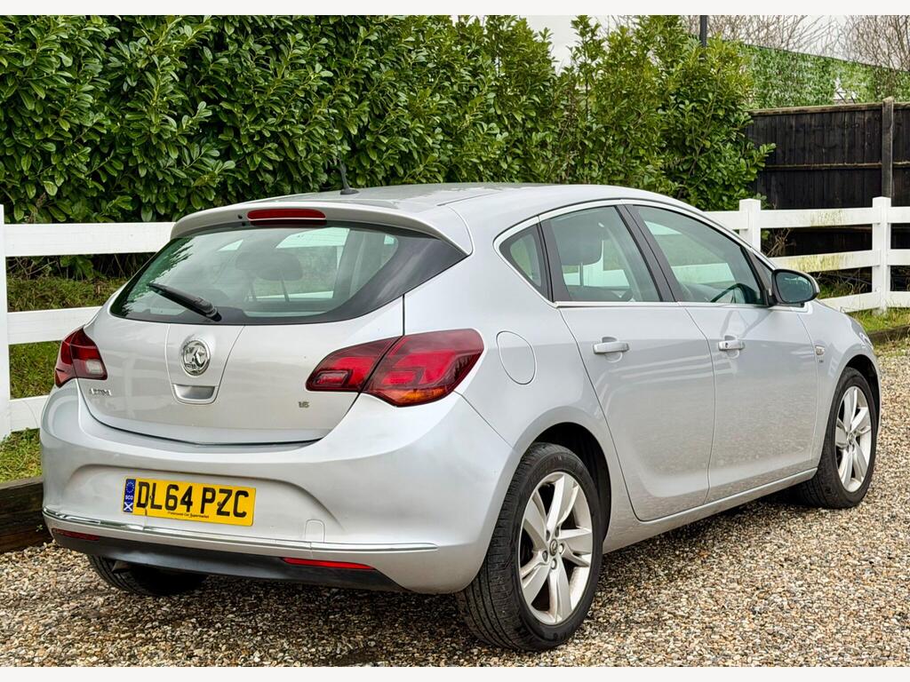 2014 Vauxhall Astra thumbnail 12