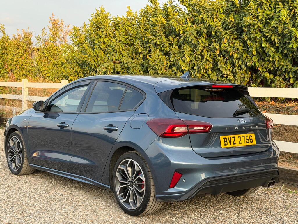 2024 Ford Focus thumbnail 3