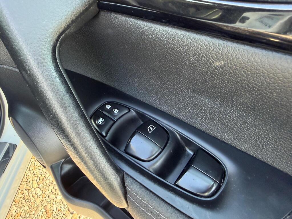 2014 Nissan Qashqai thumbnail 25
