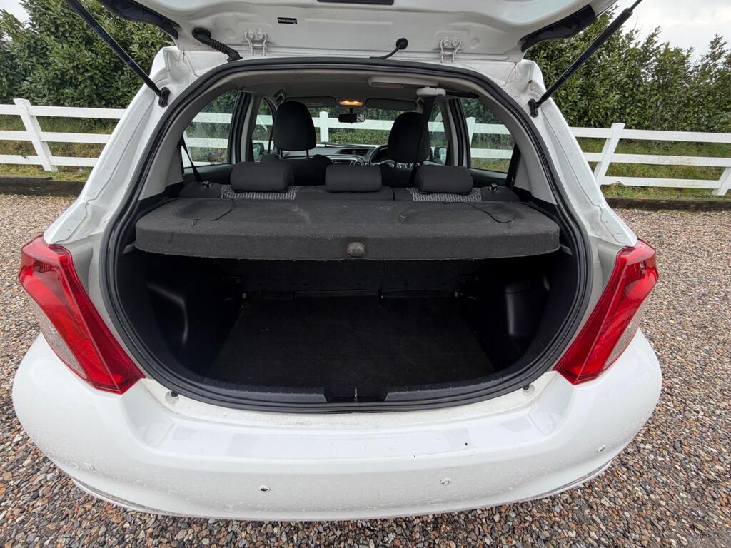 2013 Toyota Yaris thumbnail 26