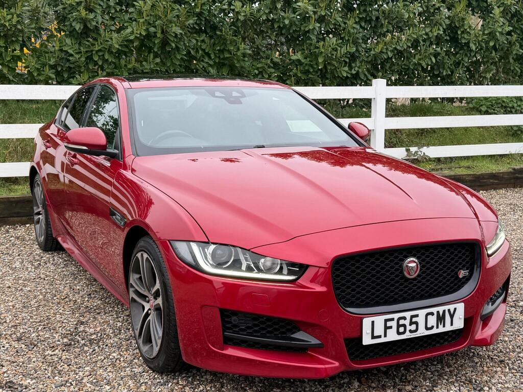 2015 Jaguar XE thumbnail 2