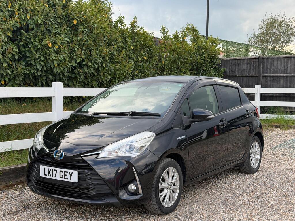 2017 Toyota Yaris thumbnail 6