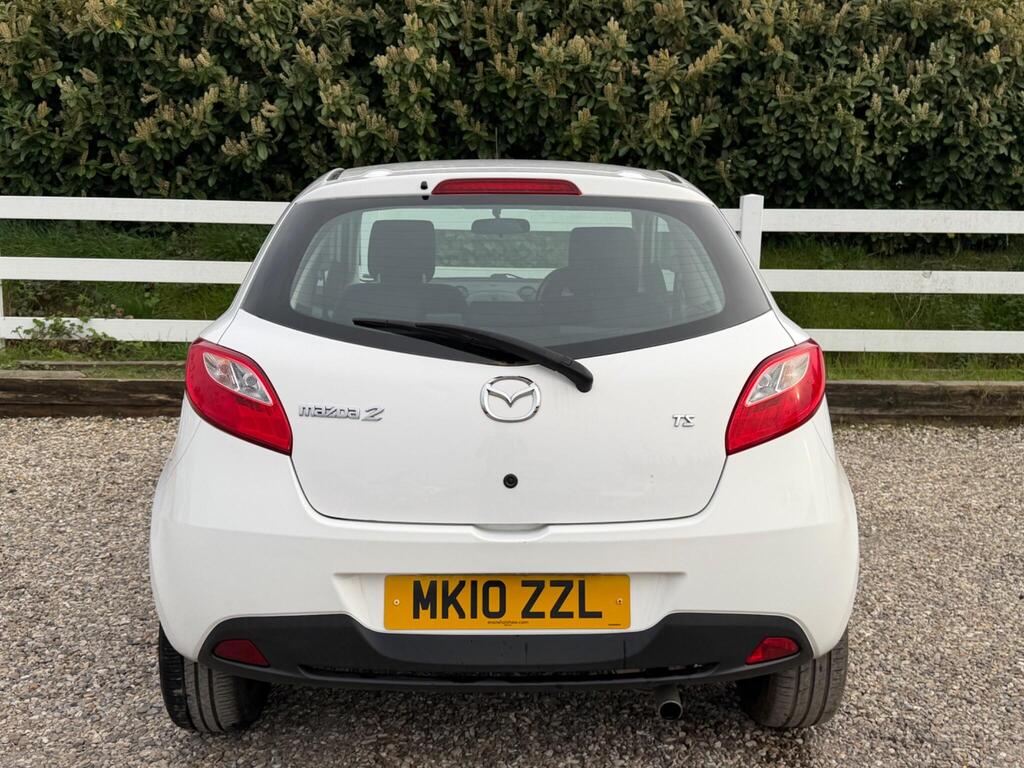 2010 Mazda Mazda2 thumbnail 10