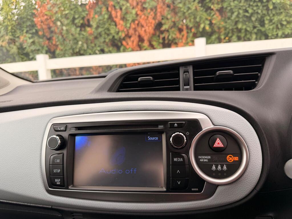 2014 Toyota Yaris thumbnail 40