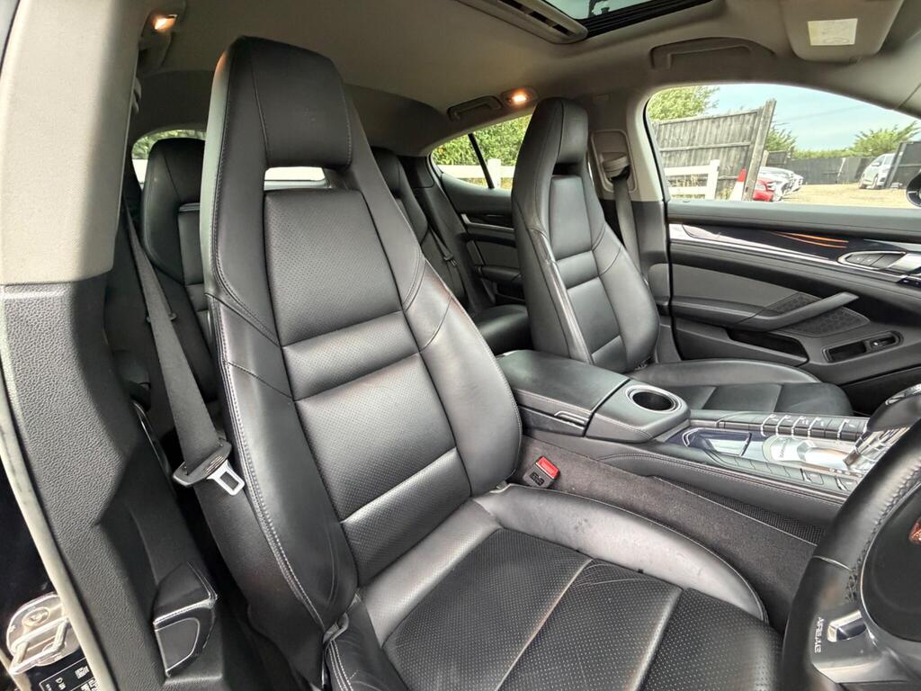 2015 Porsche Panamera thumbnail 22
