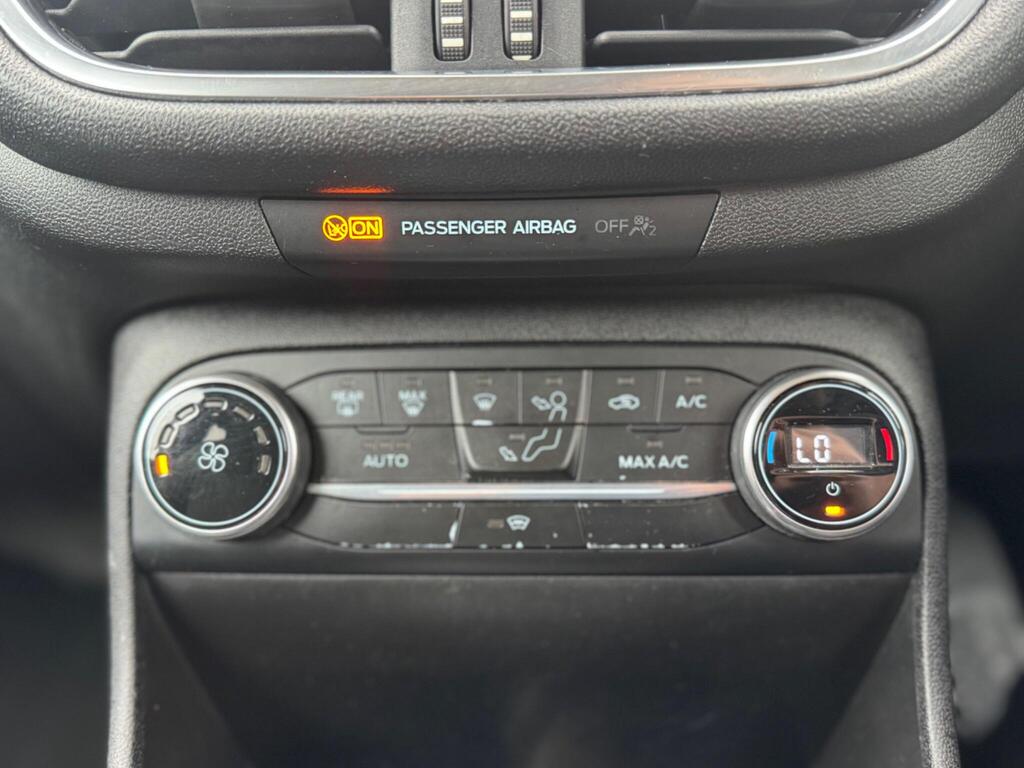 Ford Fiesta 1.0T EcoBoost Titanium Euro 6 (s/s) 3dr thumbnail 18