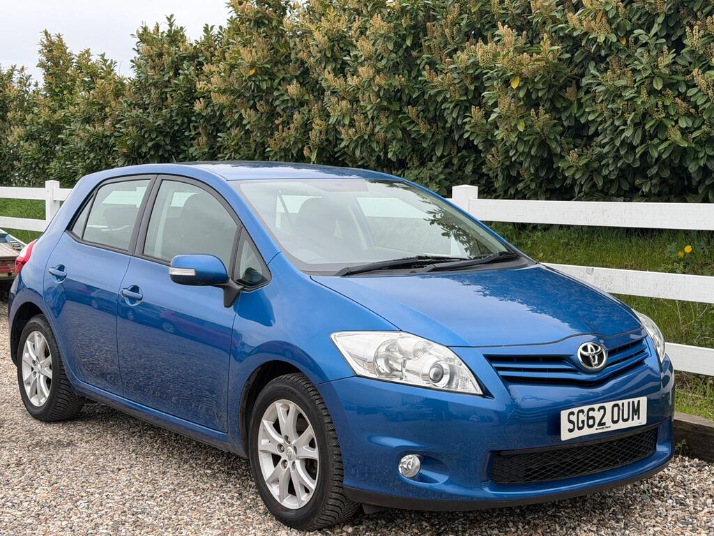 2012 Toyota Auris thumbnail 2