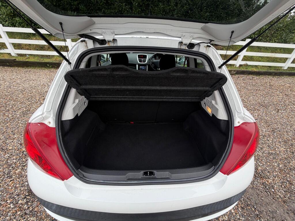 2012 Peugeot 207 thumbnail 21