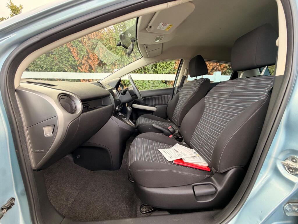 2011 Mazda Mazda2 thumbnail 36