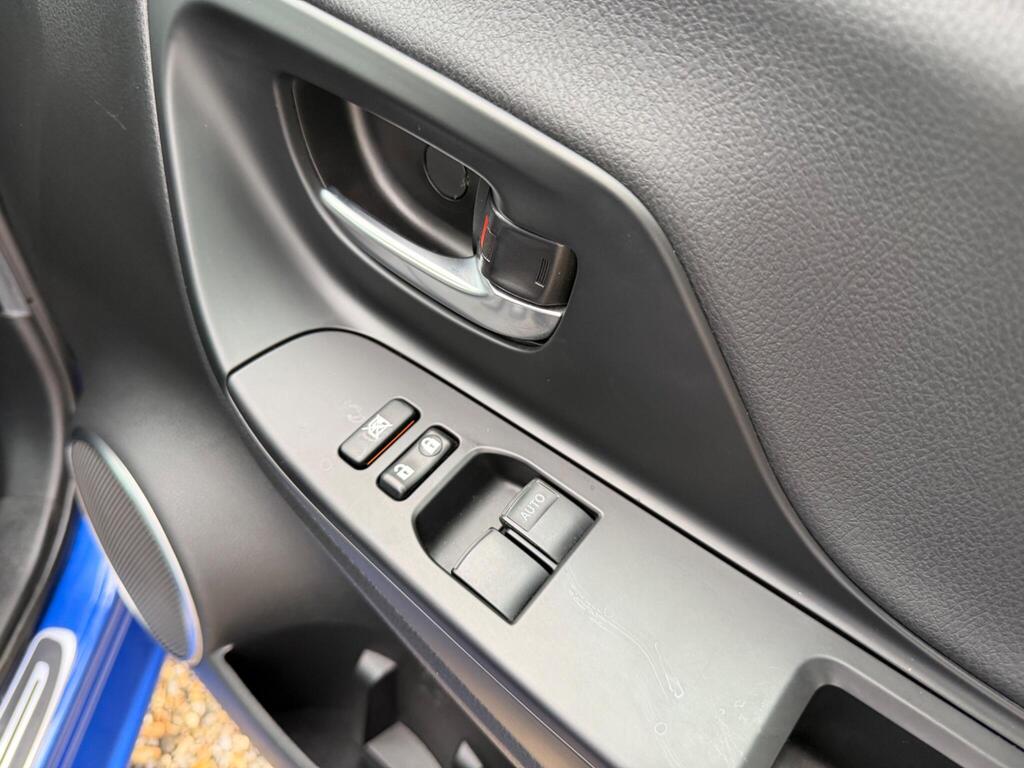 2020 Toyota Yaris thumbnail 24