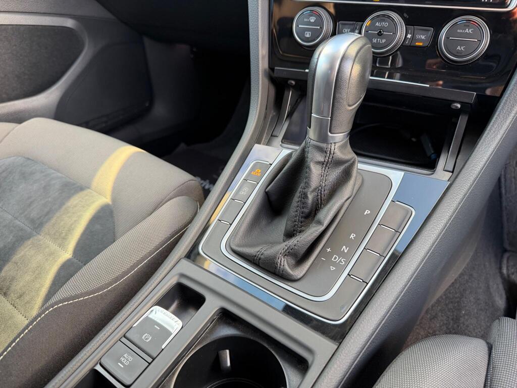 2014 Volkswagen Golf thumbnail 17