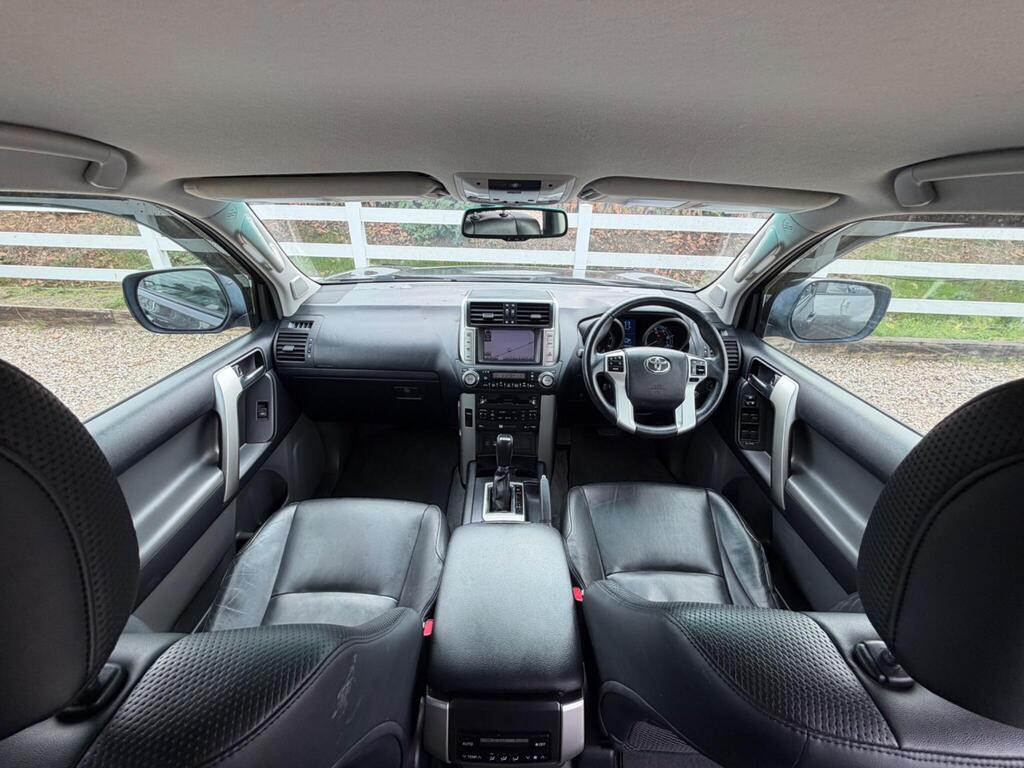 2010 Toyota Land Cruiser thumbnail 17