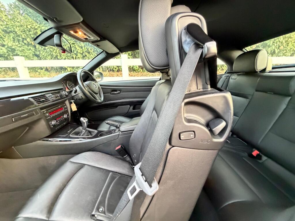 2010 BMW 3 Series thumbnail 33