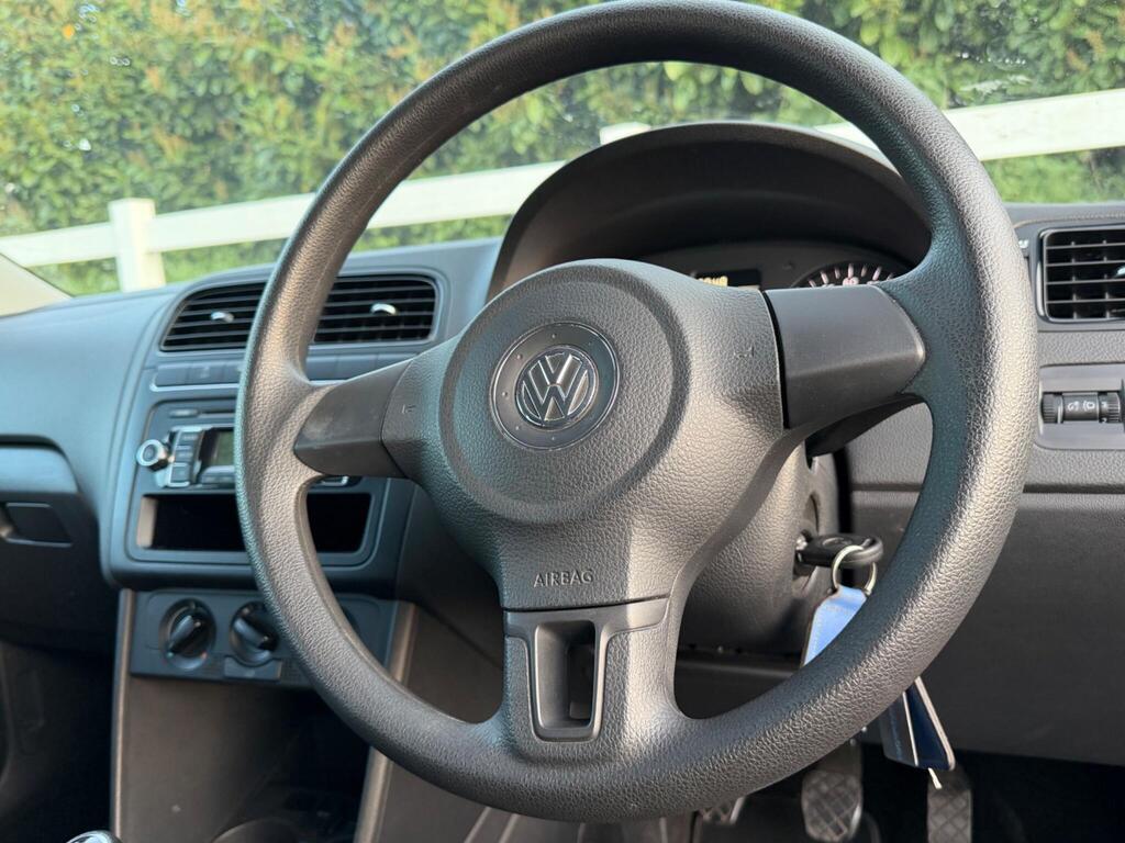 2009 Volkswagen Polo thumbnail 25